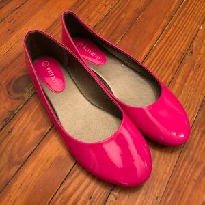 NWOT Hot Pink Patent Ballet Flats